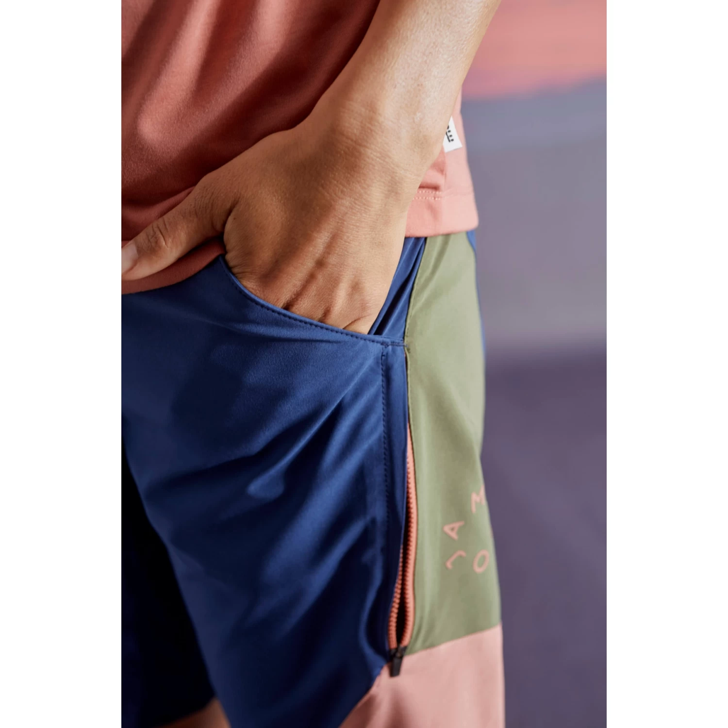 Maloja AhornM. Damen MTB-Shorts - Midnight 8581 4 Maloja AhornM. Damen MTB-Shorts - Midnight 8581 – Bild 4